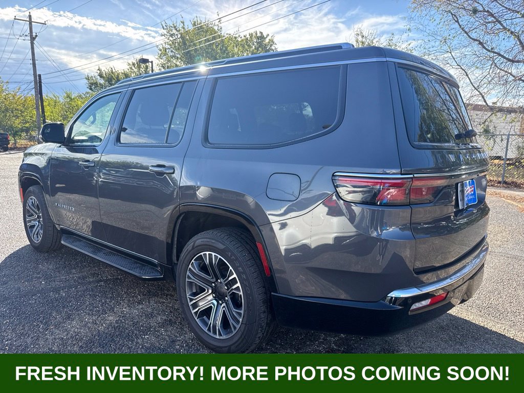 Used 2024 Jeep Wagoneer Series II w/ Flexible Seating Group RWD image 4
