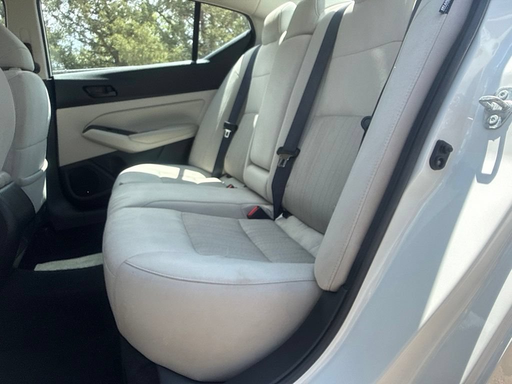 Used 2025 Nissan Altima 2.5 SV FWD image 31