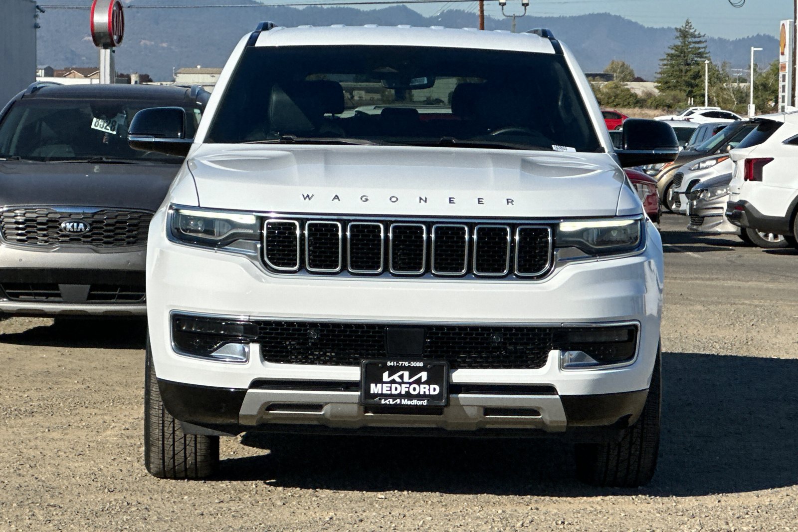 Used 2024 Jeep Wagoneer L Series II w/ Flexible Seating Group AWD/4WD image 10
