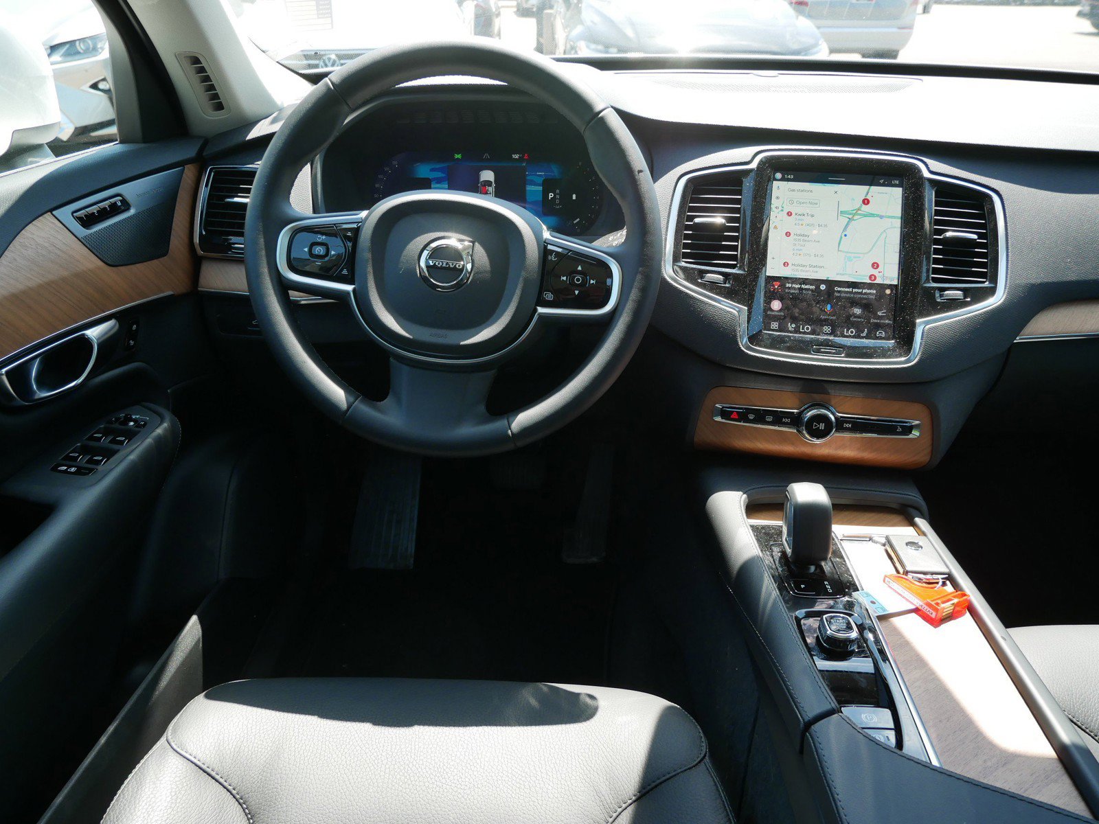 Used 2025 Volvo XC90 B6 Plus w/ Protection Package Premier AWD/4WD image 12