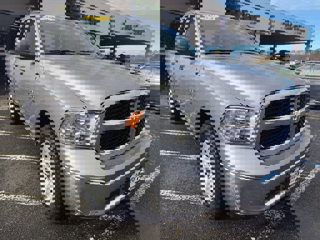 Used 2024 RAM 1500 Classic SLT image 27