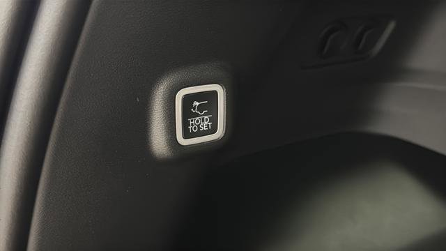 New 2026 Jeep Cherokee Overland w/ Trailer Tow Group image 32