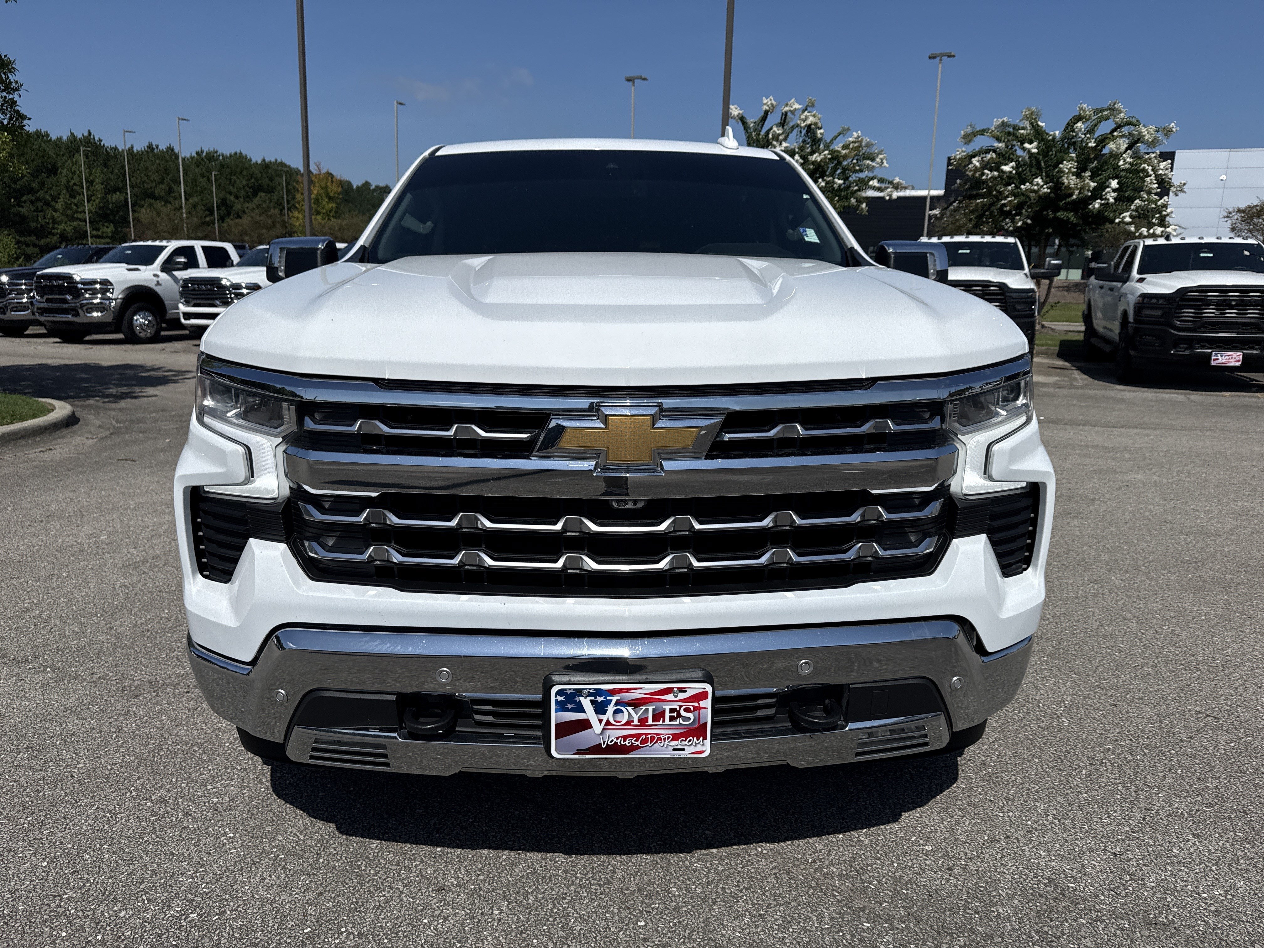 Used 2024 Chevrolet Silverado 1500 LTZ AWD/4WD image 2