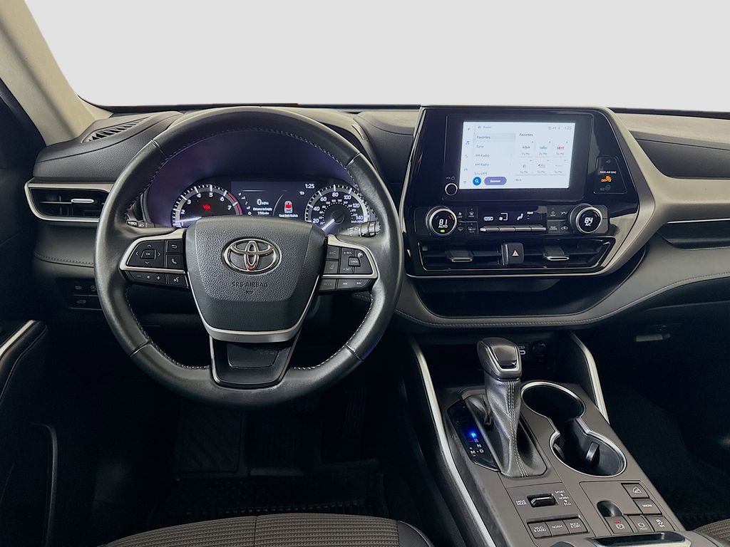 Used 2023 Toyota Highlander LE image 18