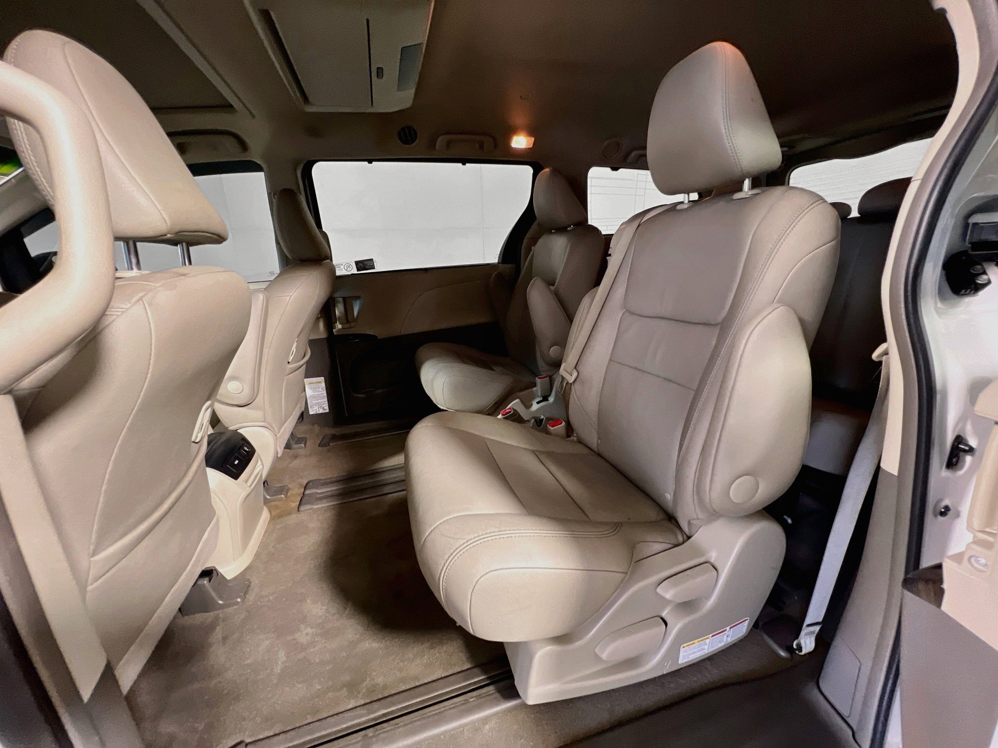 Used 2017 Toyota Sienna Limited FWD image 29