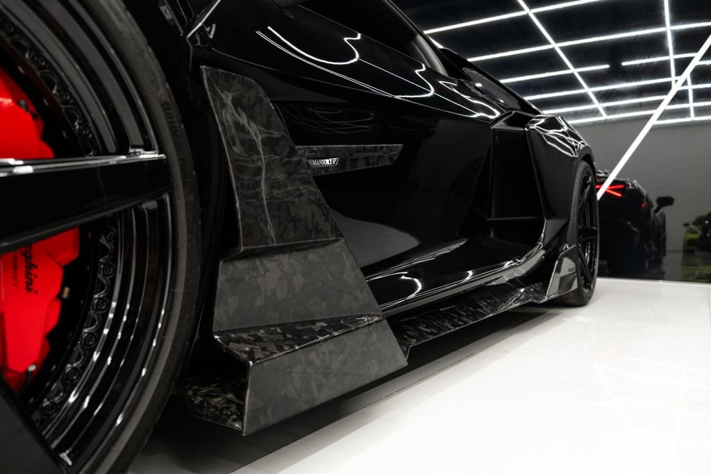 Used 2024 Lamborghini Revuelto image 9