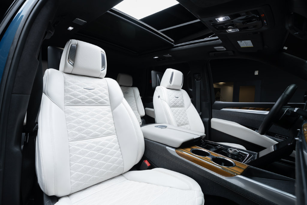 Used 2025 Cadillac Escalade Premium Luxury Platinum AWD/4WD image 41