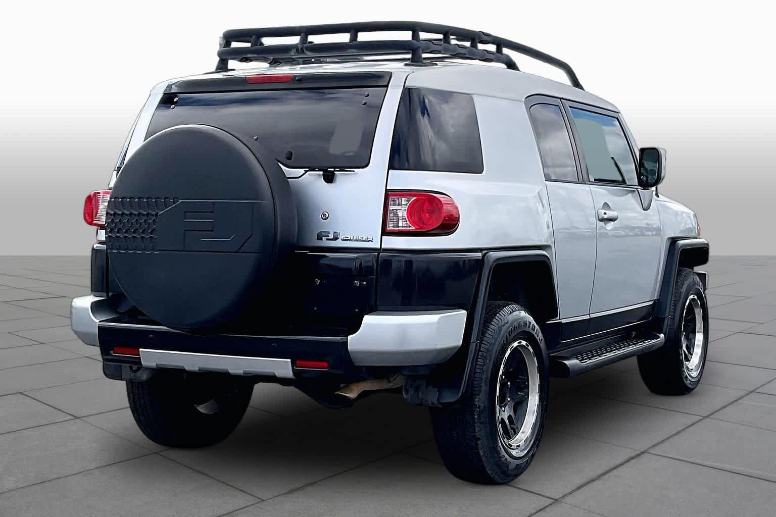 Used 2008 Toyota FJ Cruiser 2WD w/ Upgrade Pkg 2 image 11