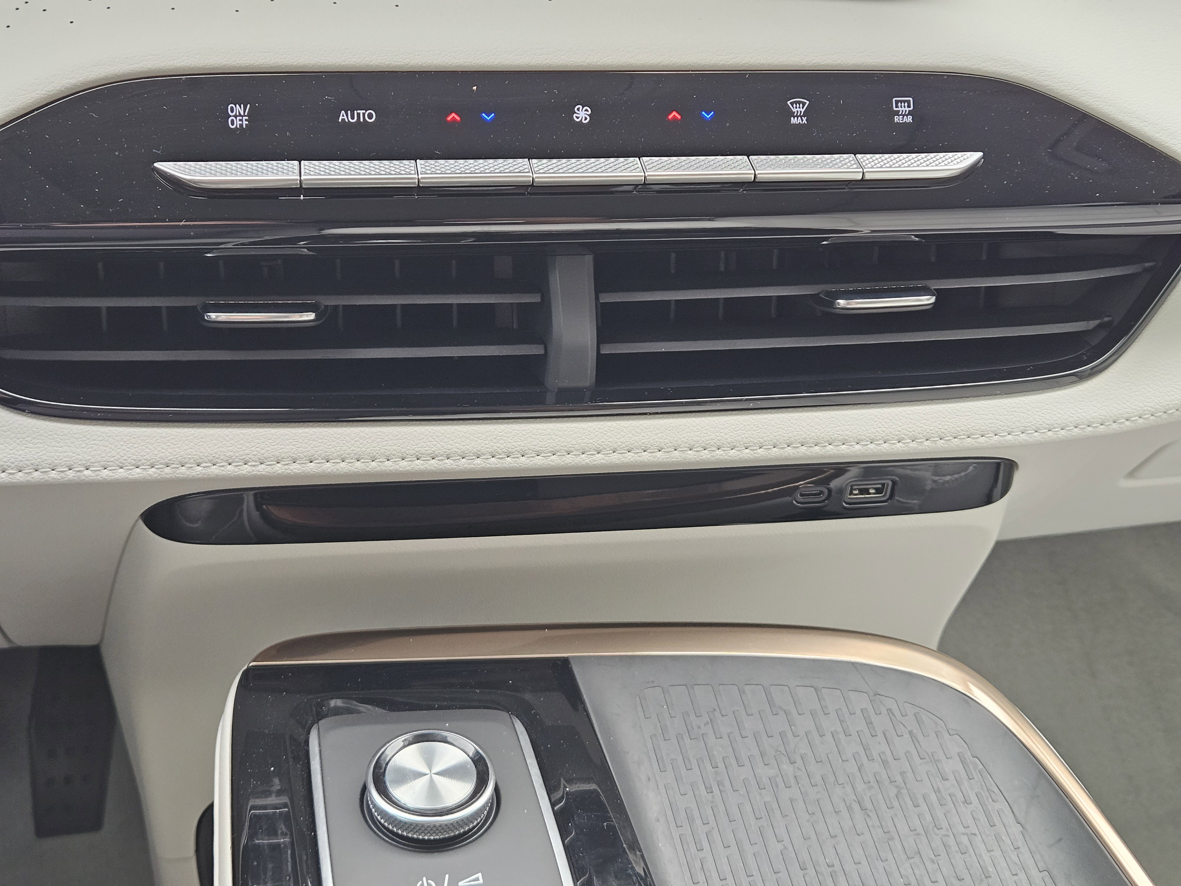 Used 2025 Buick Enclave Avenir w/ Trailering Package, 5000 lbs. image 21