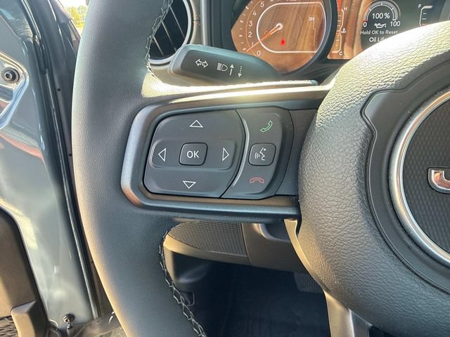 Used 2025 Jeep Gladiator Mojave w/ Convenience Group AWD/4WD image 27