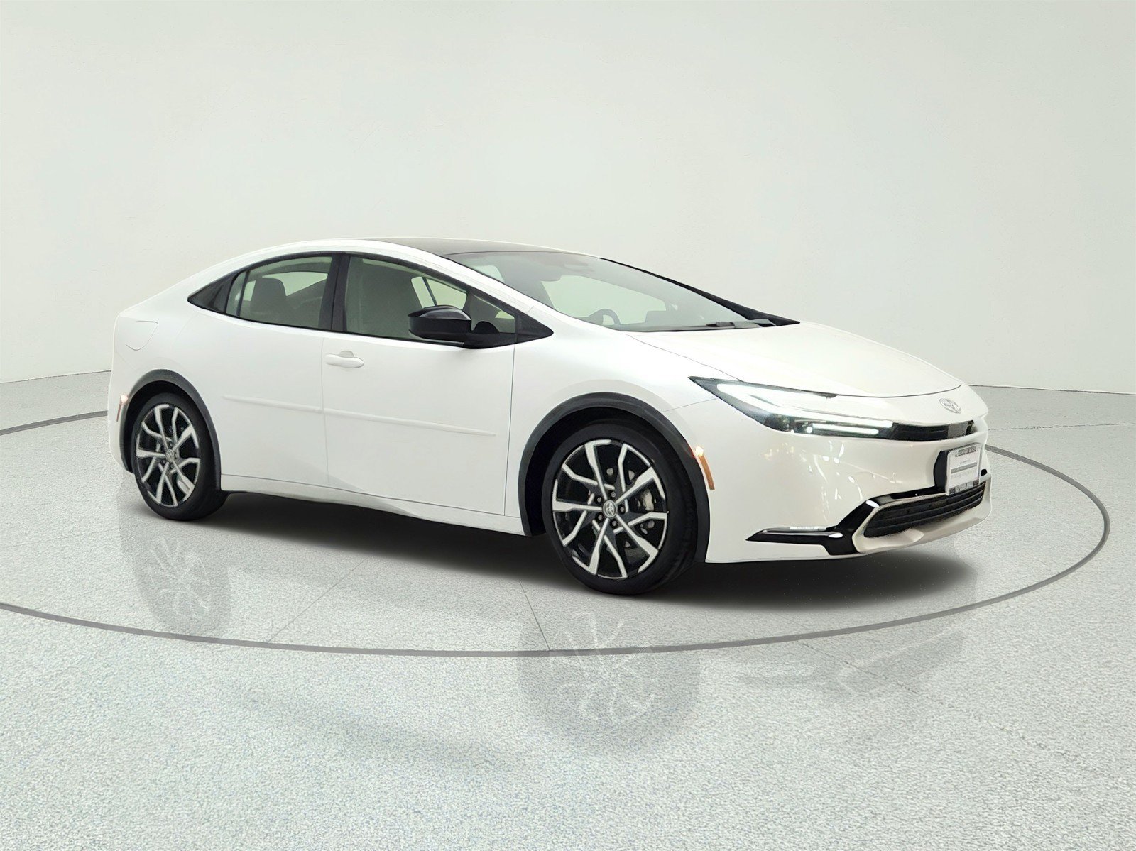 Used 2024 Toyota Prius Prime FWD image 3