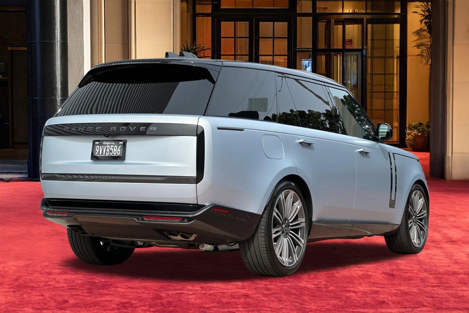 Used 2025 Land Rover Range Rover Long Wheelbase Autobiography image 8