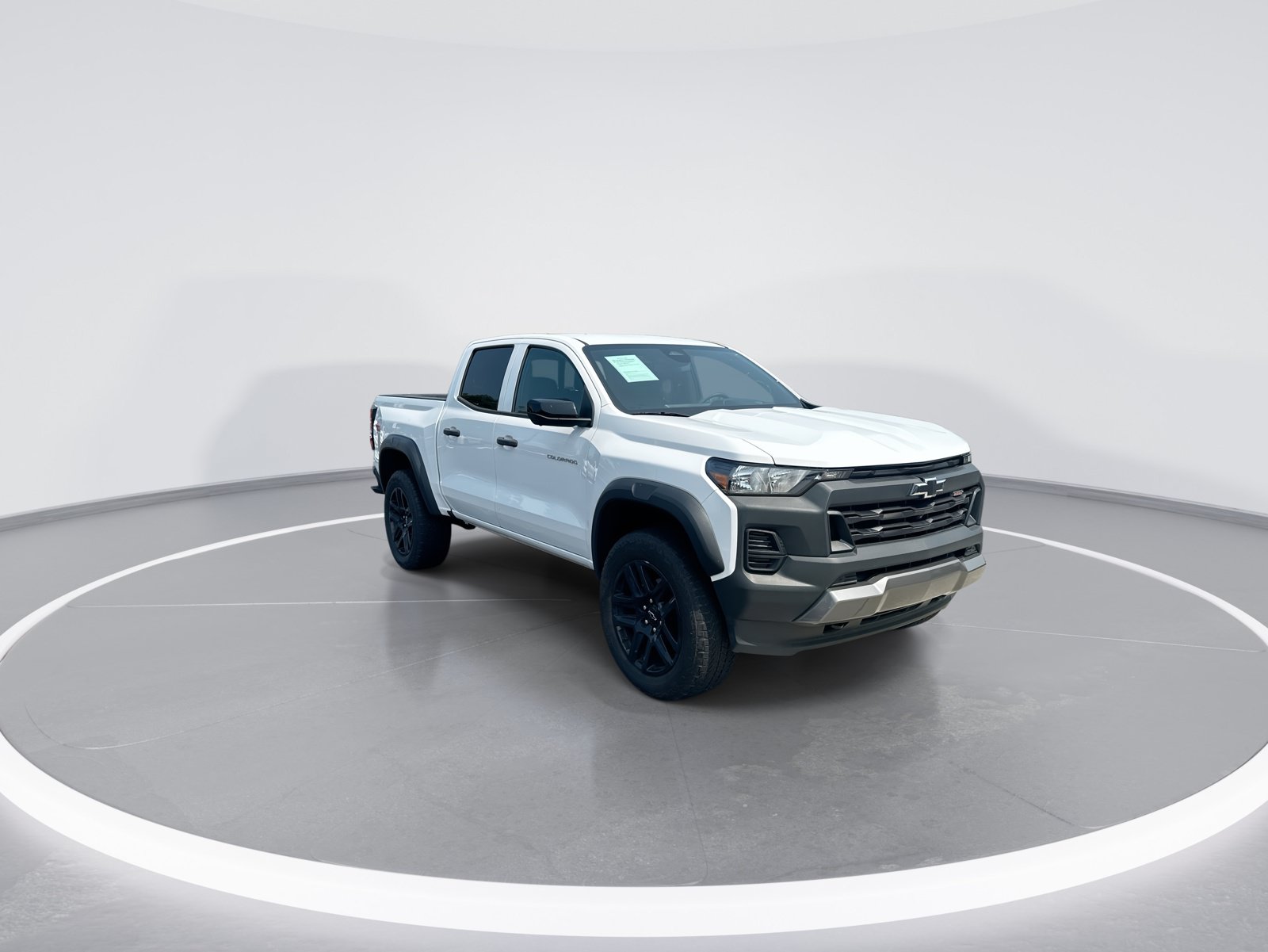 Used 2024 Chevrolet Colorado Trail Boss w/ Technology Package AWD/4WD image 2