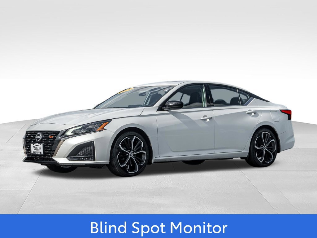 Used 2023 Nissan Altima 2.5 SR w/ SR Premium Package FWD image 3