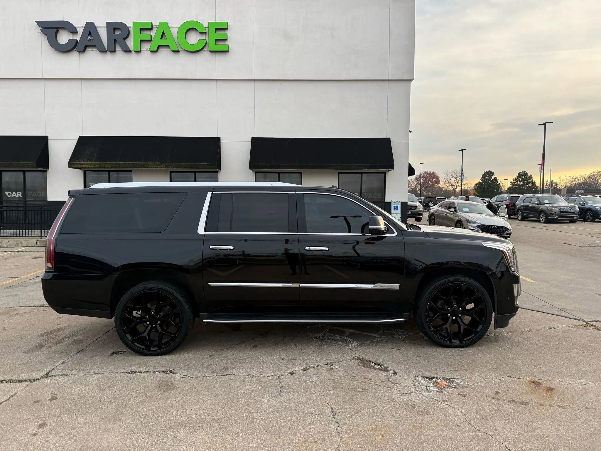 Used 2017 Cadillac Escalade ESV Luxury image 17