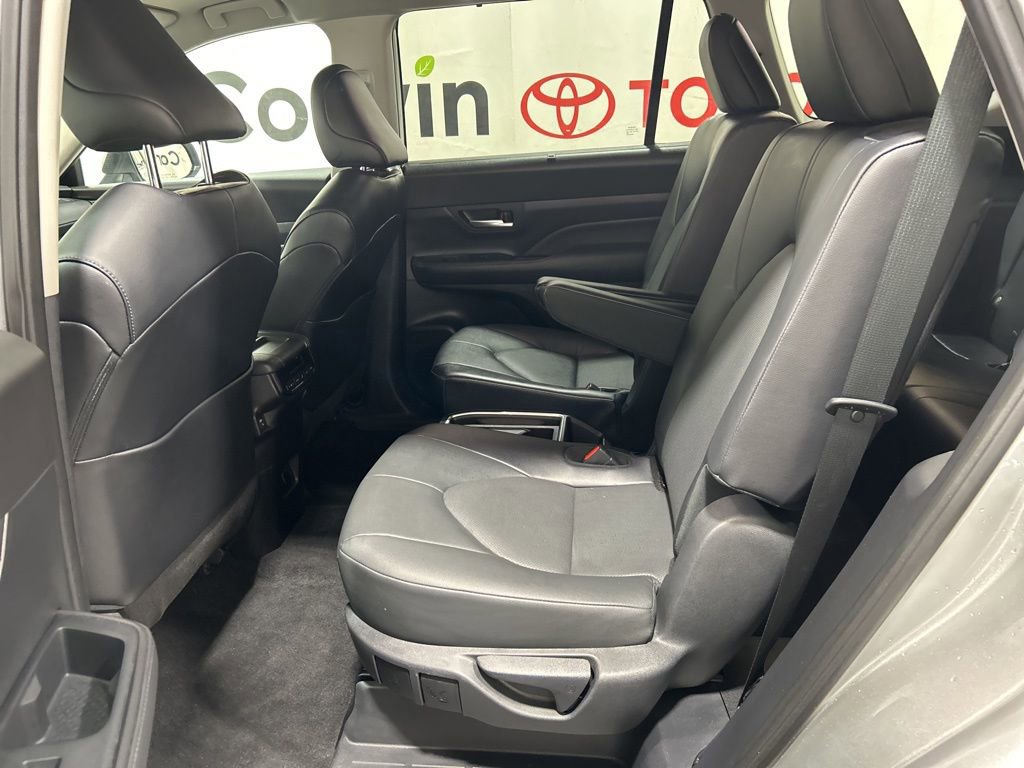 Used 2025 Toyota Grand Highlander AWD image 18