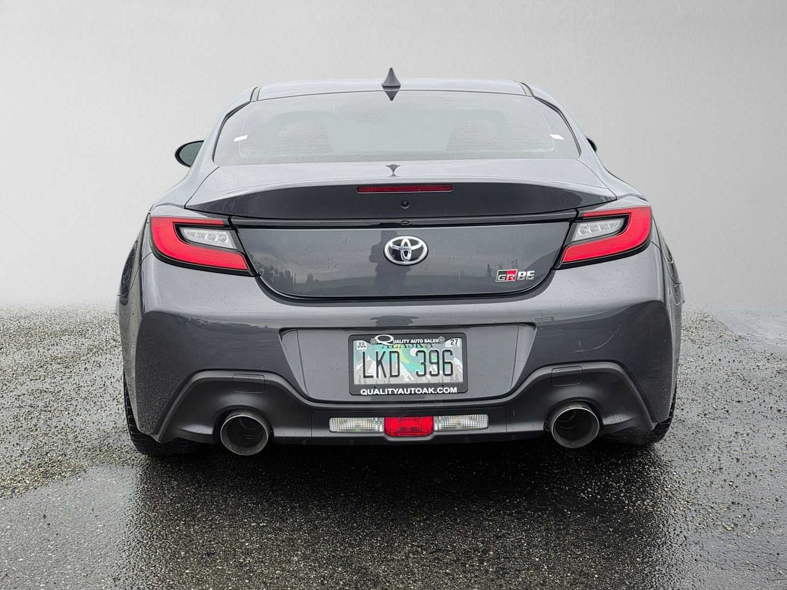 Used 2023 Toyota GR86 w/ ALL Weather Mat Package (TMS) RWD image 4