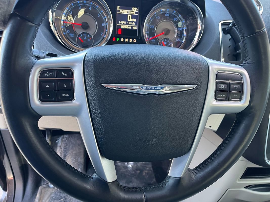 Used 2016 Chrysler Town & Country Touring image 25