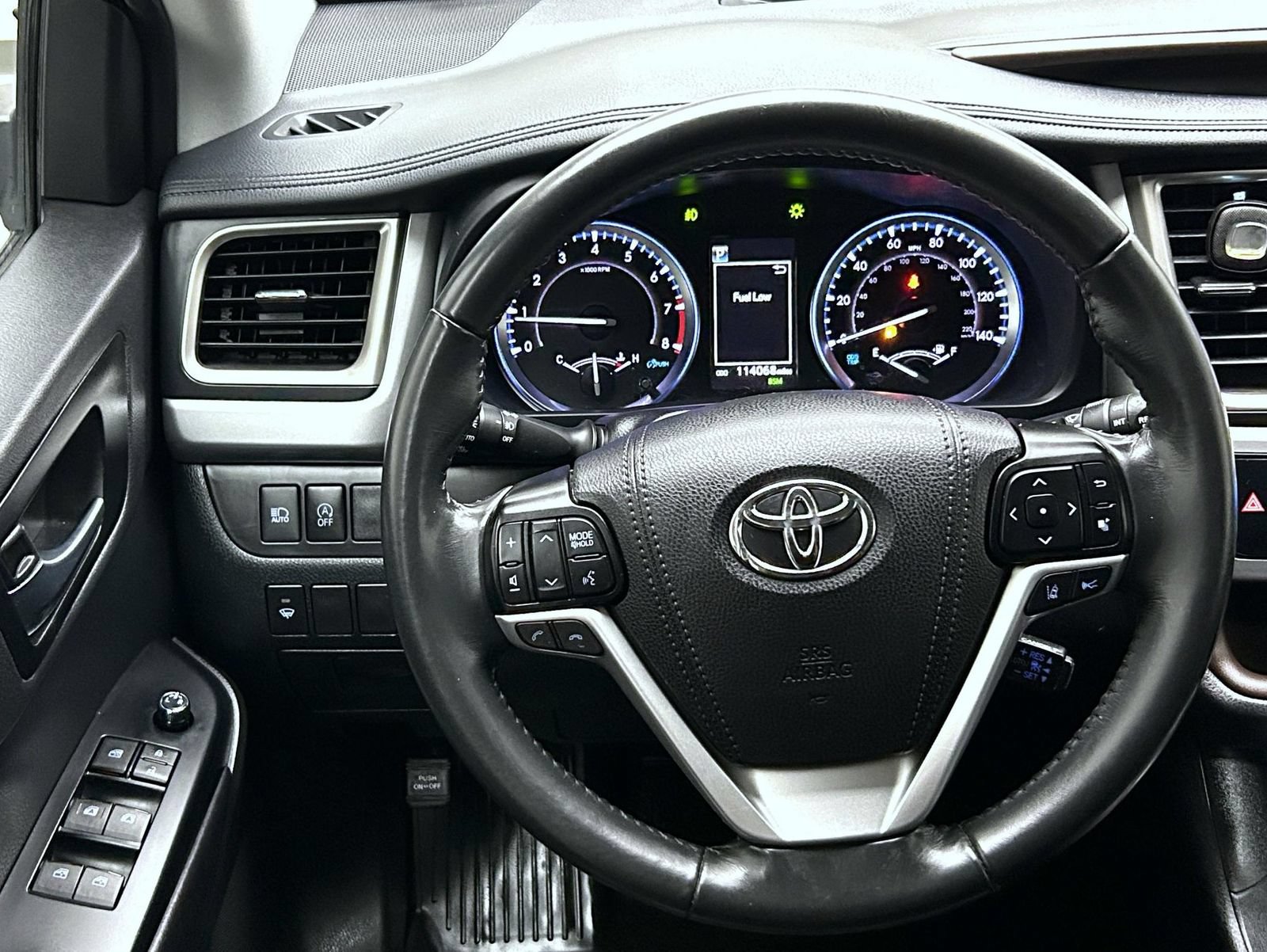 Used 2019 Toyota Highlander XLE AWD/4WD image 12