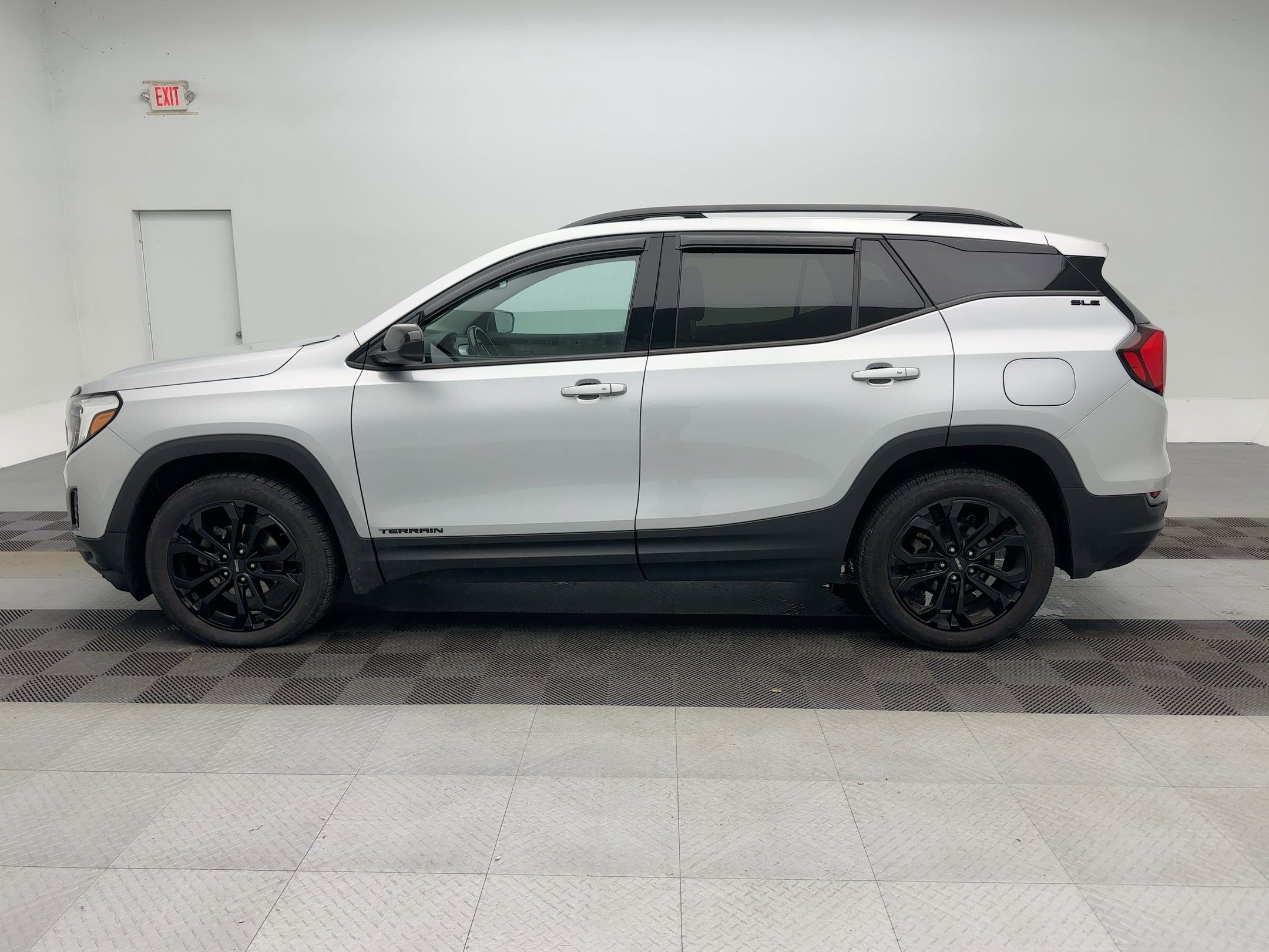 Used 2020 GMC Terrain SLE w/ Driver Convenience Package image 2