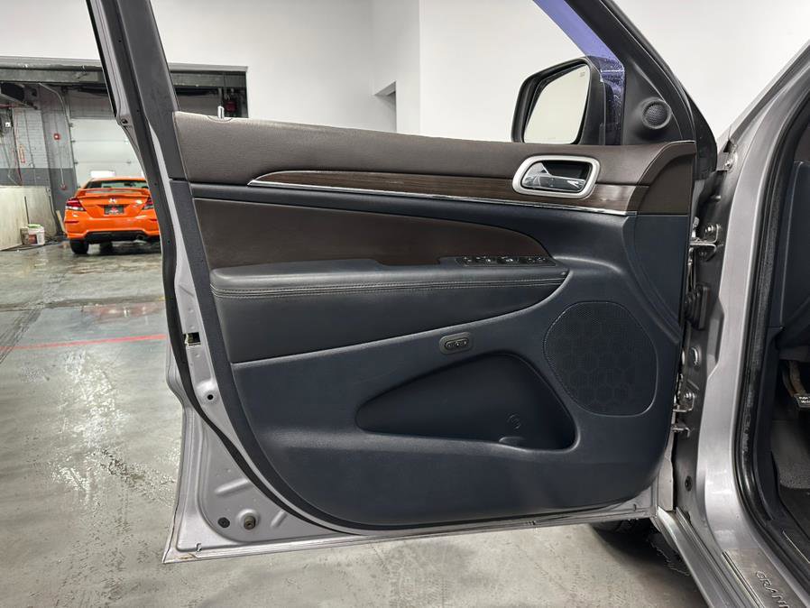 Used 2014 Jeep Grand Cherokee Overland image 27