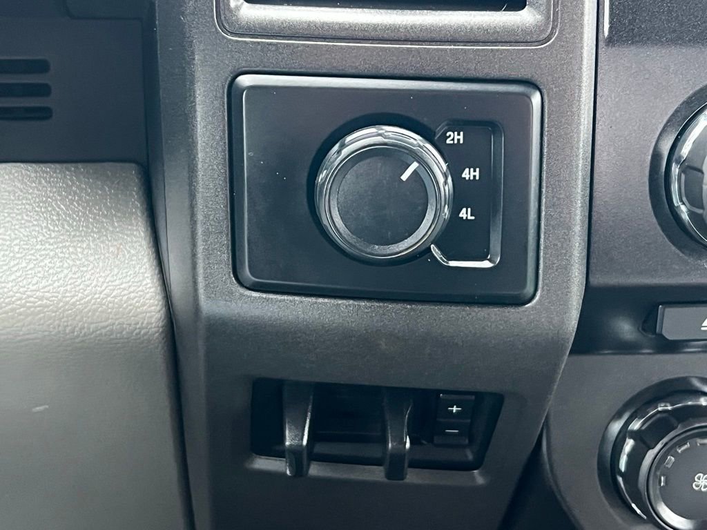 Used 2017 Ford F550 4x4 Crew Cab Super Duty w/ Power Equipment Group image 28