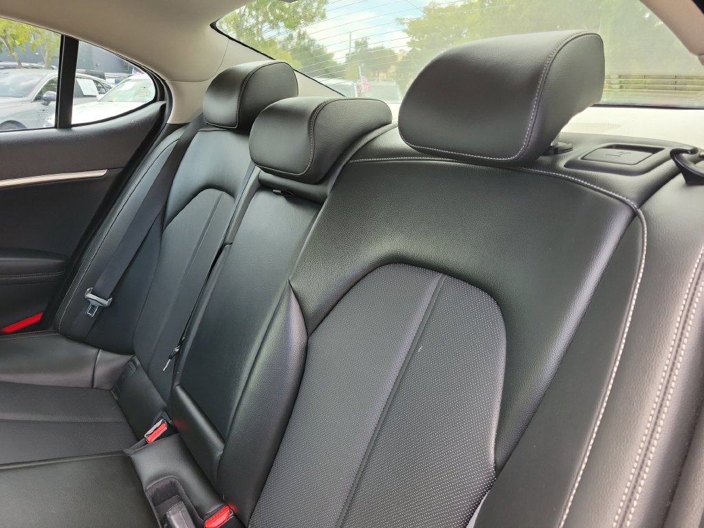Used 2020 Genesis G70 2.0T RWD image 16
