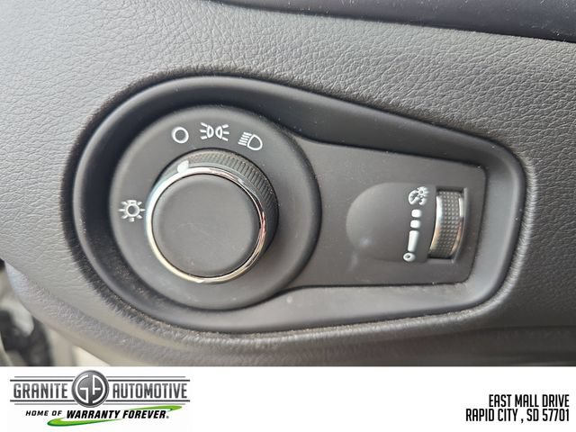 Used 2023 Jeep Renegade Latitude AWD/4WD image 31