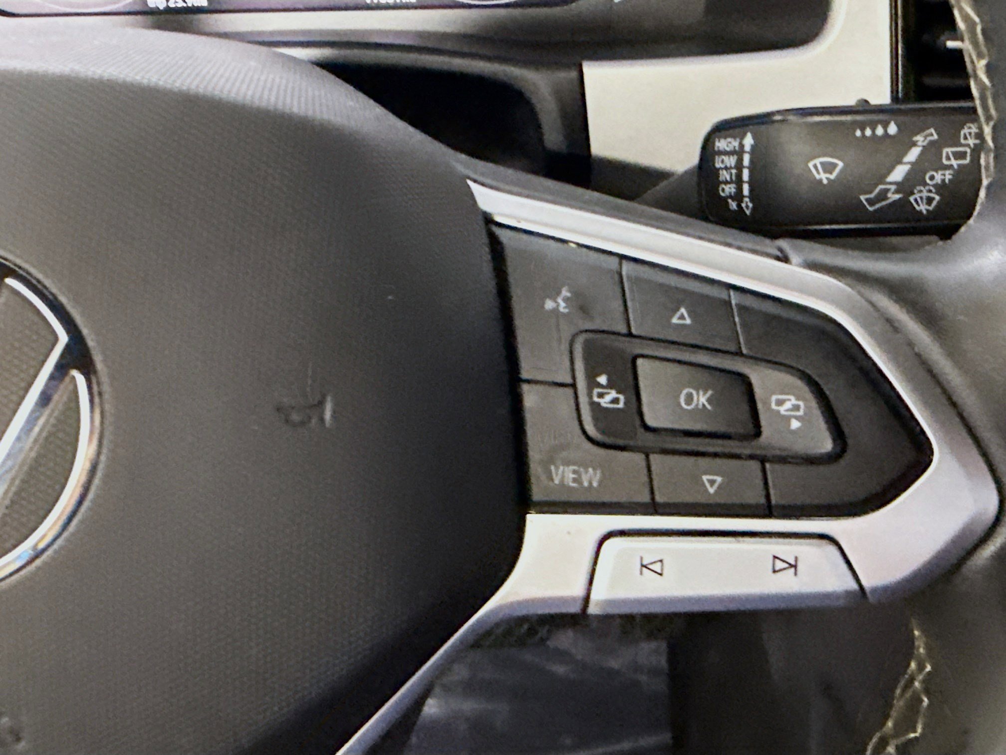 Used 2023 Volkswagen Atlas Cross Sport SE FWD image 15