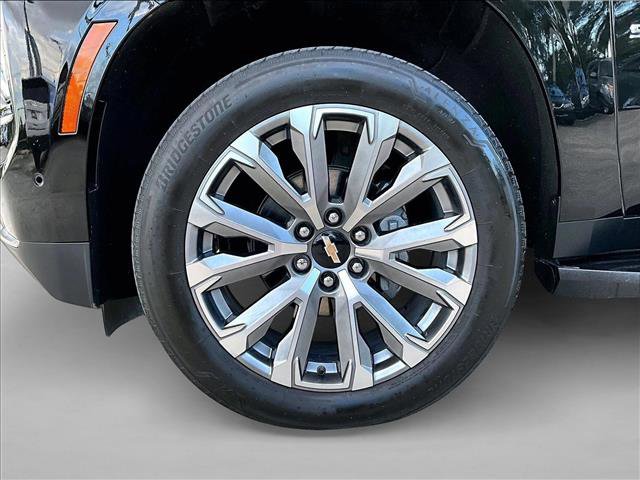 Used 2025 Chevrolet Suburban High Country RWD image 10