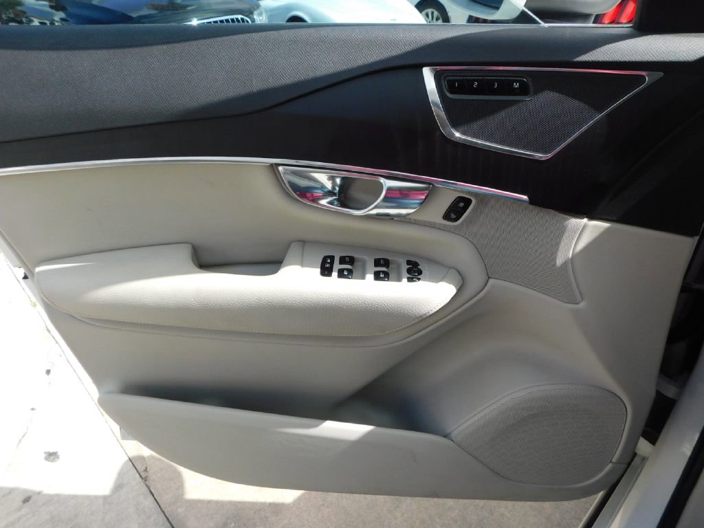 Used 2020 Volvo XC90 T5 Momentum w/ Protection Package Premier image 31