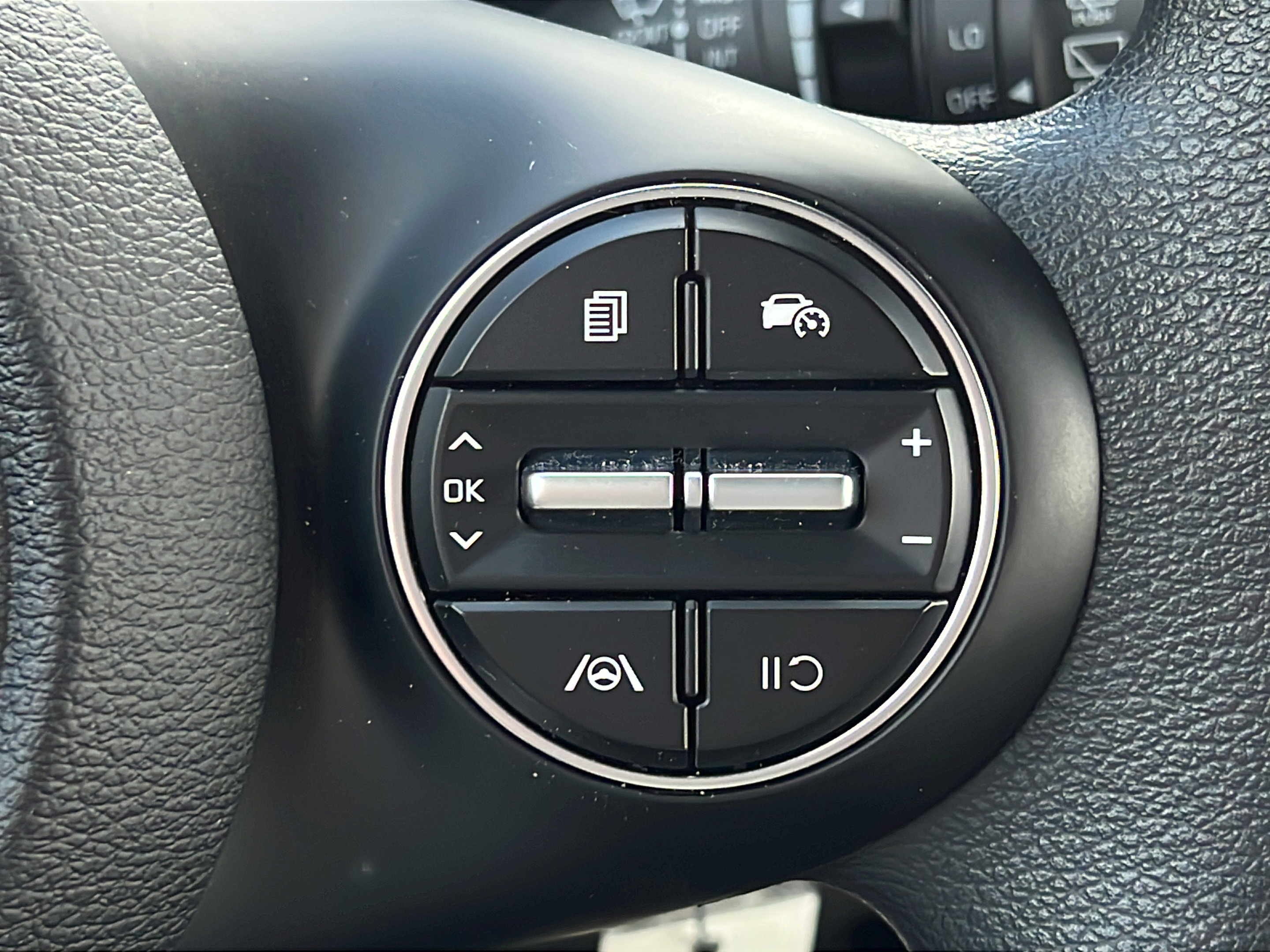 Certified 2025 Kia Soul LX w/ LX Technology Package FWD image 19
