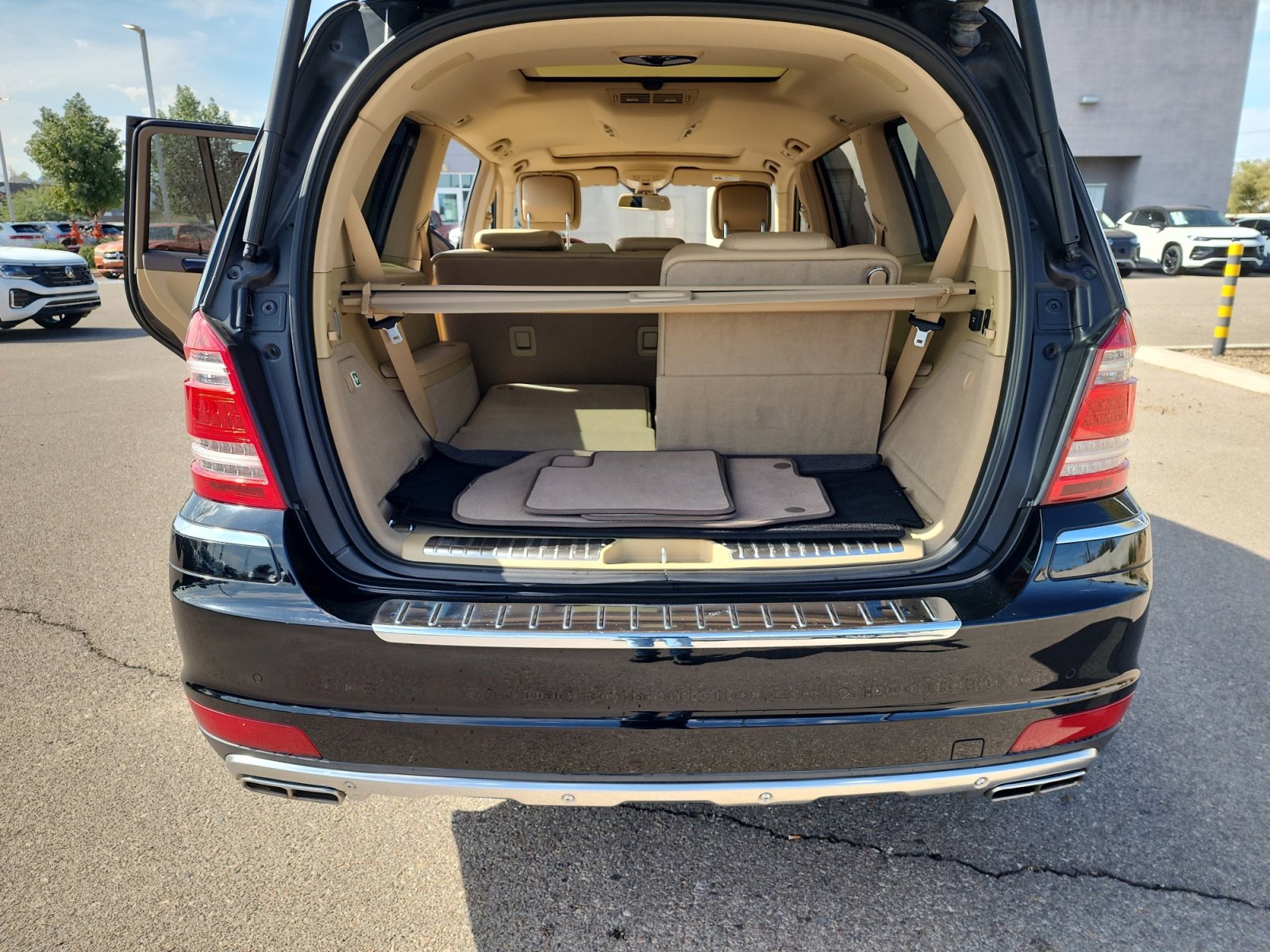 Used 2011 Mercedes-Benz GL 550 4MATIC w/ Chrome Accessory Pkg image 34