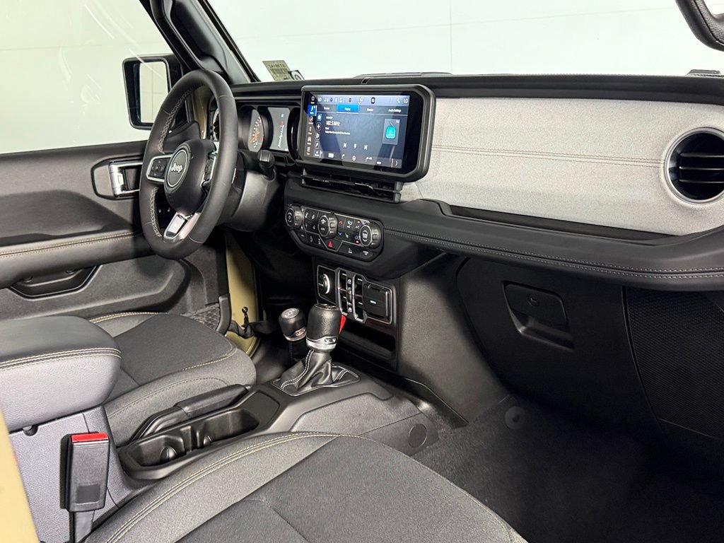 Used 2026 Jeep Wrangler Unlimited Sahara AWD/4WD image 21