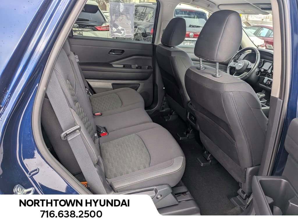 Used 2025 Nissan Pathfinder SV image 34