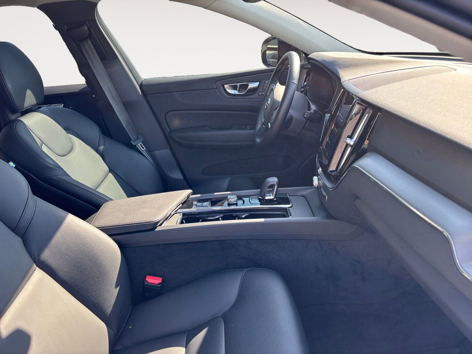 New 2025 Volvo XC60 B5 Core w/ Climate Package image 15