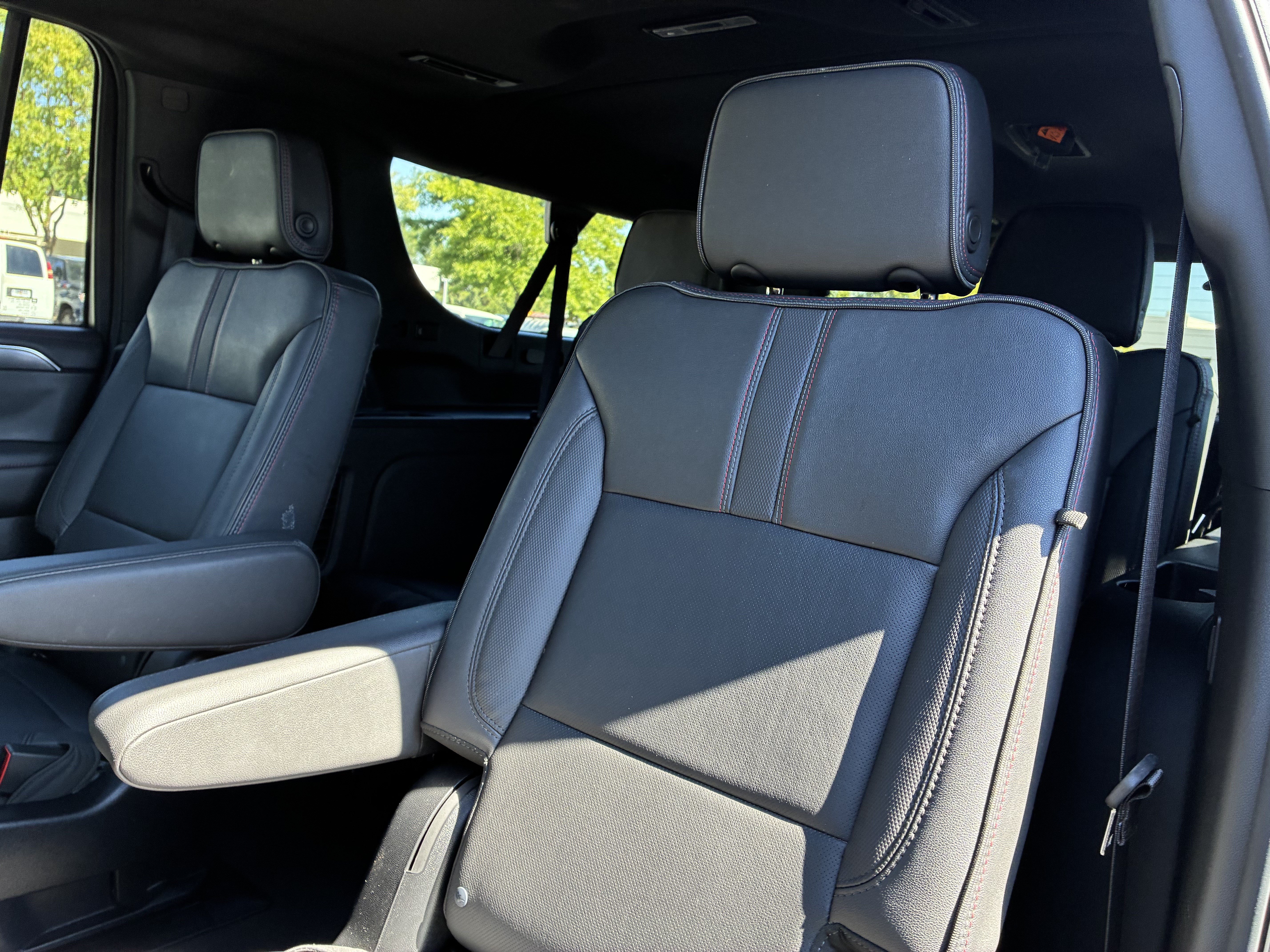 Used 2024 Chevrolet Suburban RST w/ Luxury Package RWD image 13