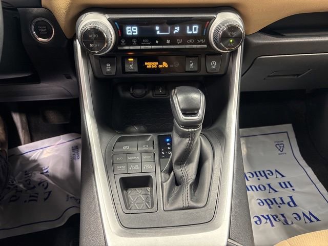Used 2020 Toyota RAV4 XLE w/ Convenience Package AWD/4WD image 28