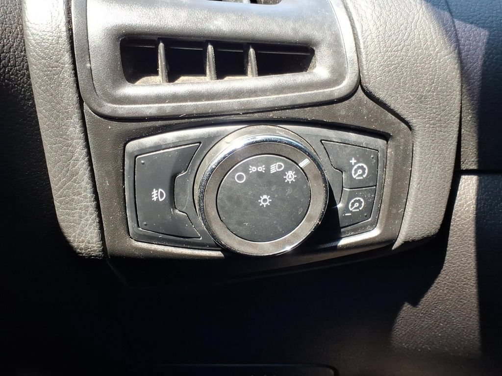 Used 2012 Ford Focus SE FWD image 17