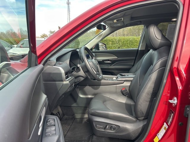 Used 2024 Toyota Grand Highlander XLE image 15