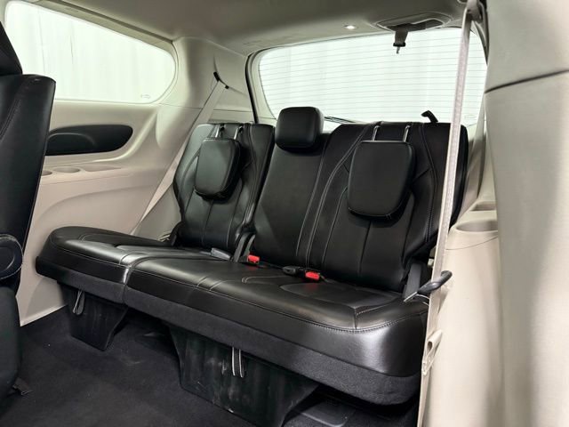 Used 2024 Chrysler Pacifica Select image 22