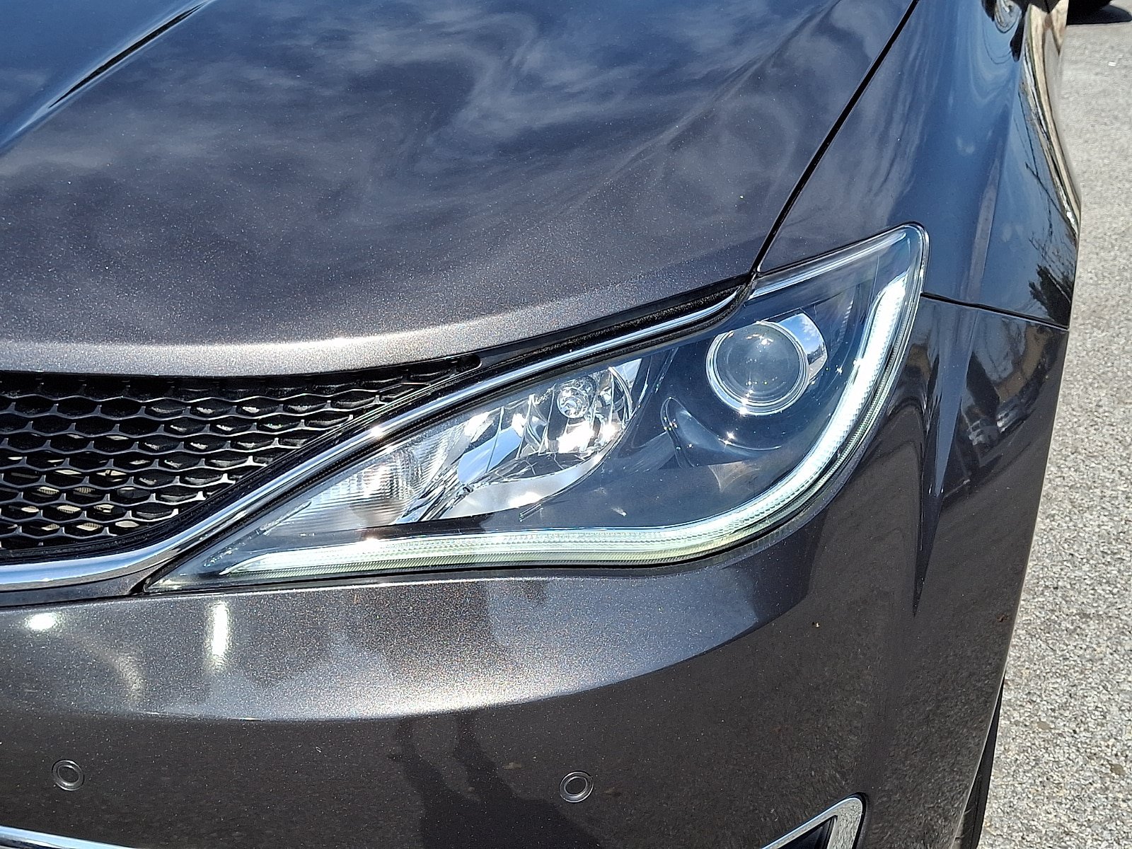 Used 2019 Chrysler Pacifica Limited w/ Advanced Safetytec Group FWD image 10