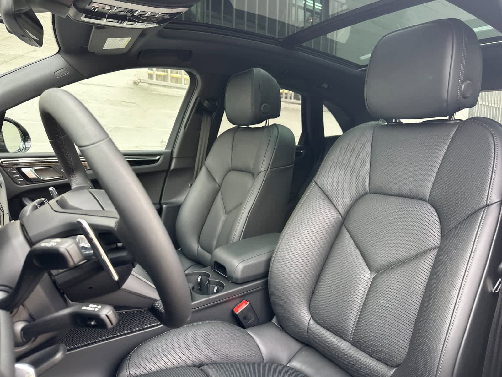 New 2026 Porsche Macan AWD/4WD image 5