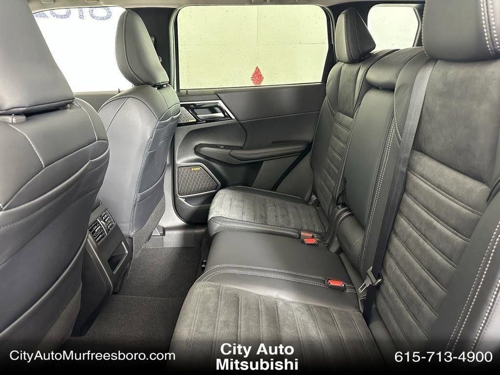 New 2025 Mitsubishi Outlander SE image 36