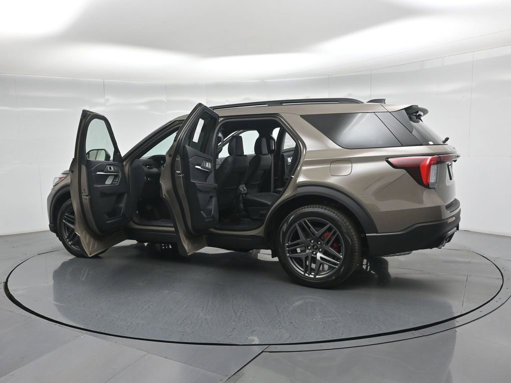 New 2026 Ford Explorer ST image 32