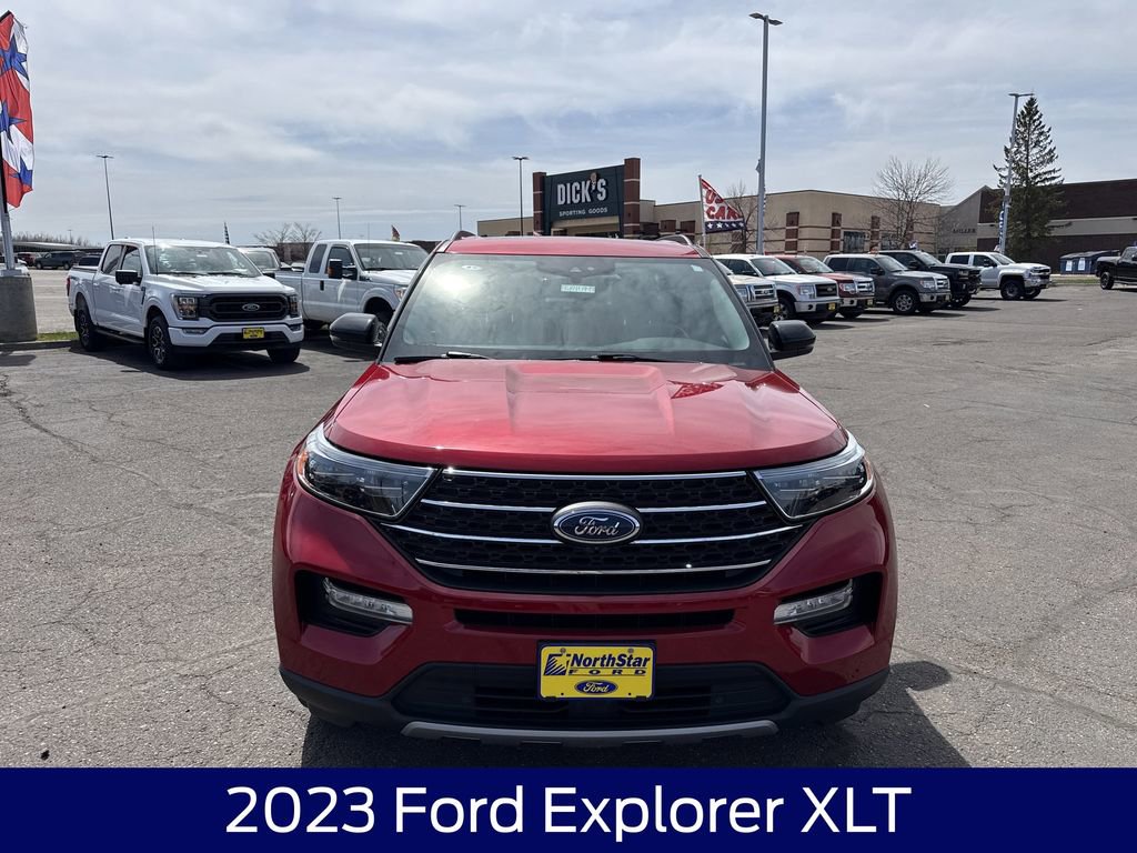 Used 2023 Ford Explorer XLT w/ Equipment Group 202A AWD/4WD image 4