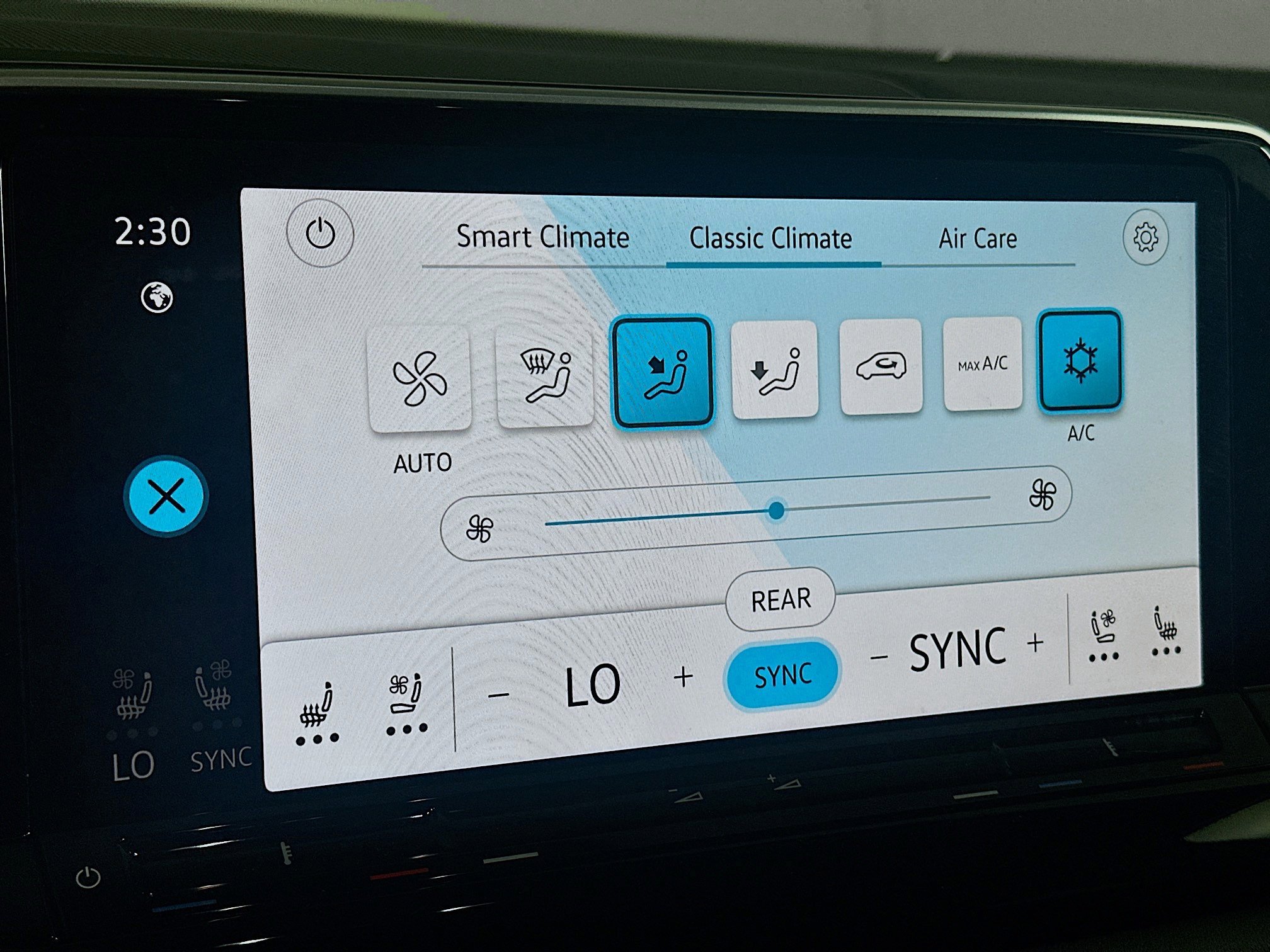 Used 2025 Volkswagen Atlas SE image 21