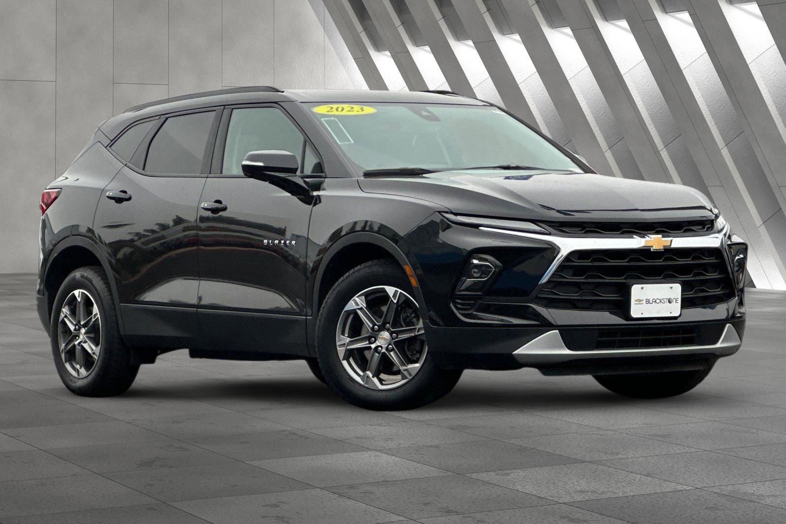 Used 2023 Chevrolet Blazer LT image 1