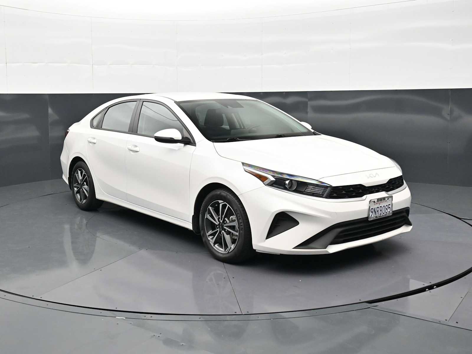 Used 2024 Kia Forte LXS w/ LXS Technology Package FWD image 3