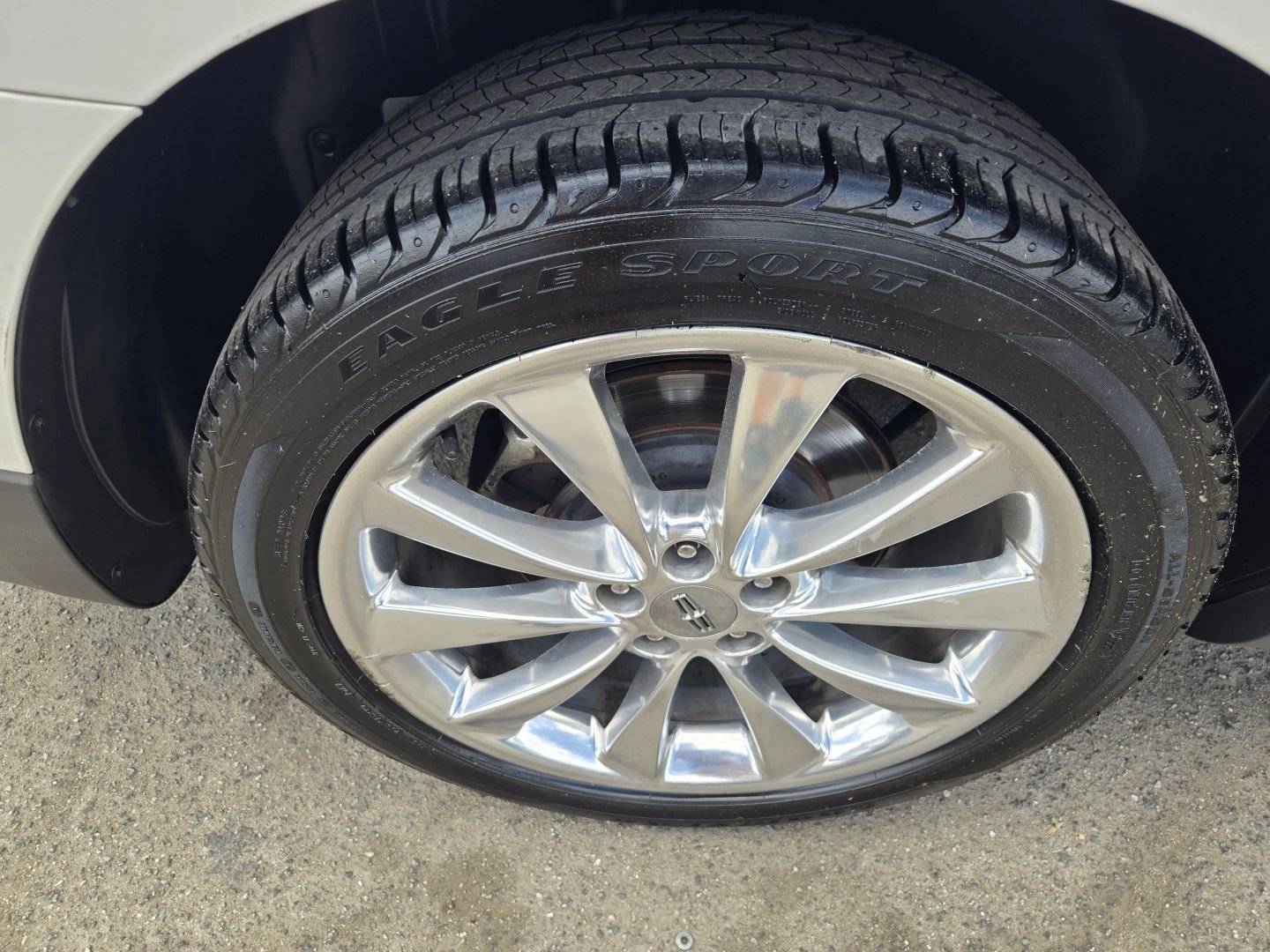 Used 2010 Lincoln MKT AWD image 33